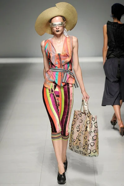 Look 12